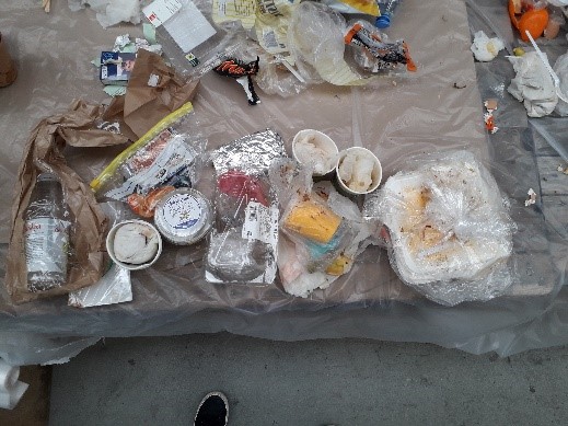 Veel samengestelde verpakkingen in het afval (Foto - Renewi)